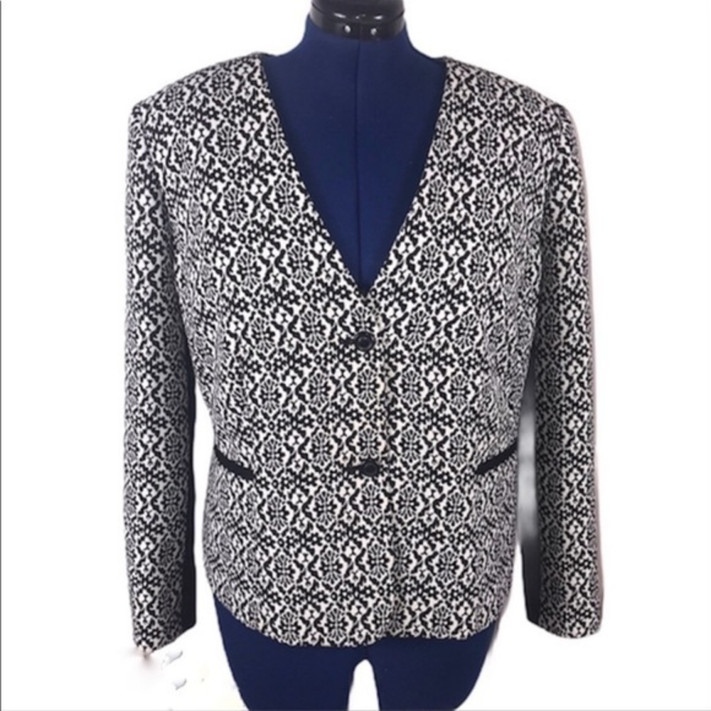 Tahari 14W black/white brocade lined plus size collarless black 1 button‎ blazer